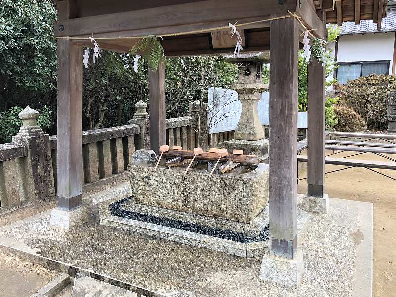 足高神社境内