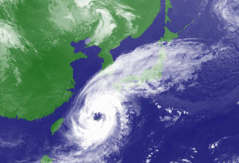 台風24号の気象写真
