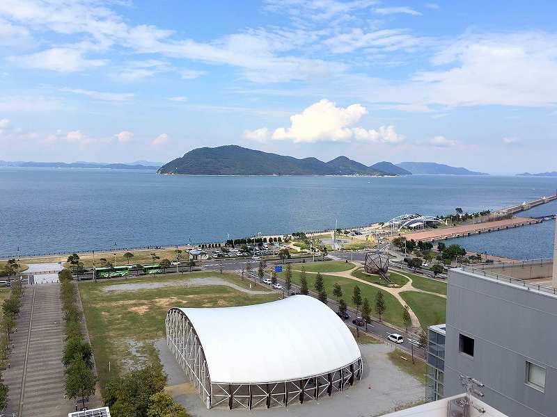 サンポート高松よりの風景