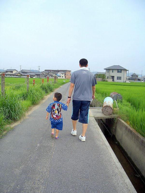 祭りにいく私と子ども