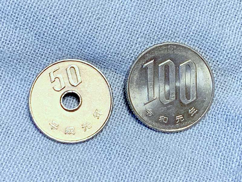 平成元年の50円硬貨と令和元年の100円硬貨