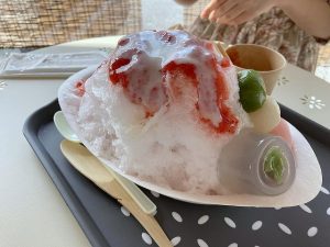 文近堂のイチゴかき氷